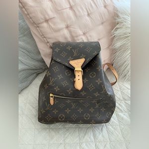 AUTHENTIC LOUIS VUITTON MONOGRAM MONTSOURIS NM